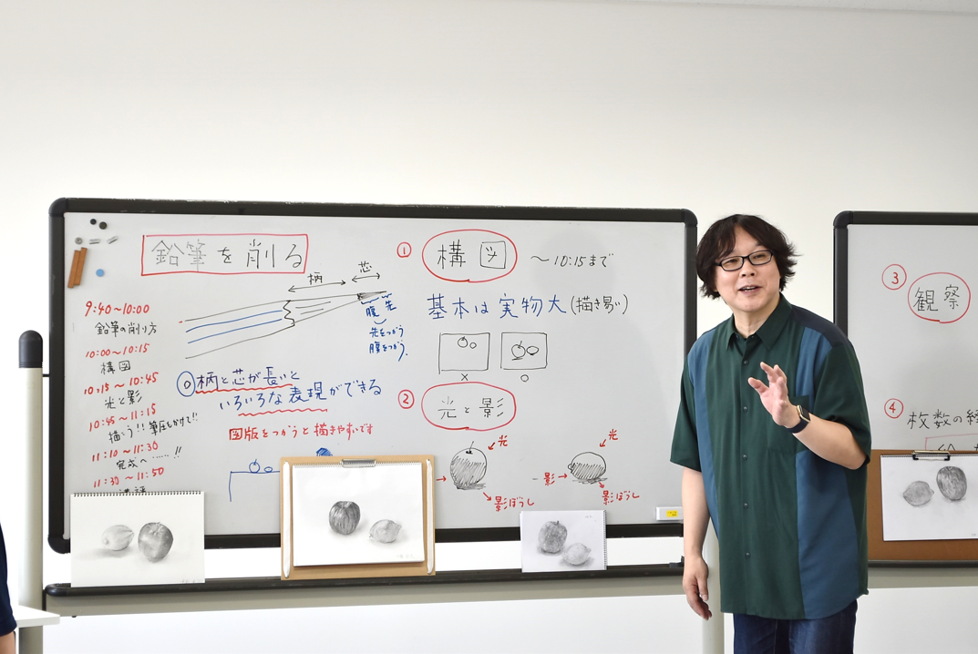 齋氏による講評の様子