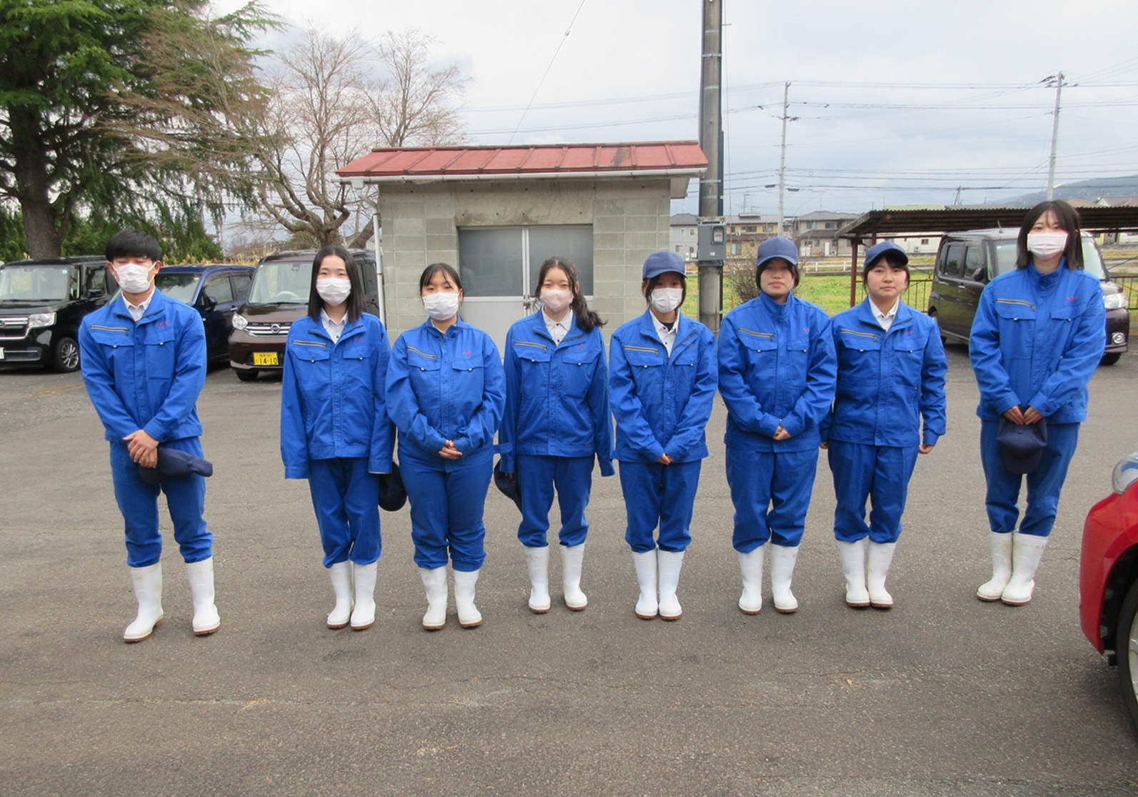 福島明成高校の生徒のみなさん8人が並んでいる写真