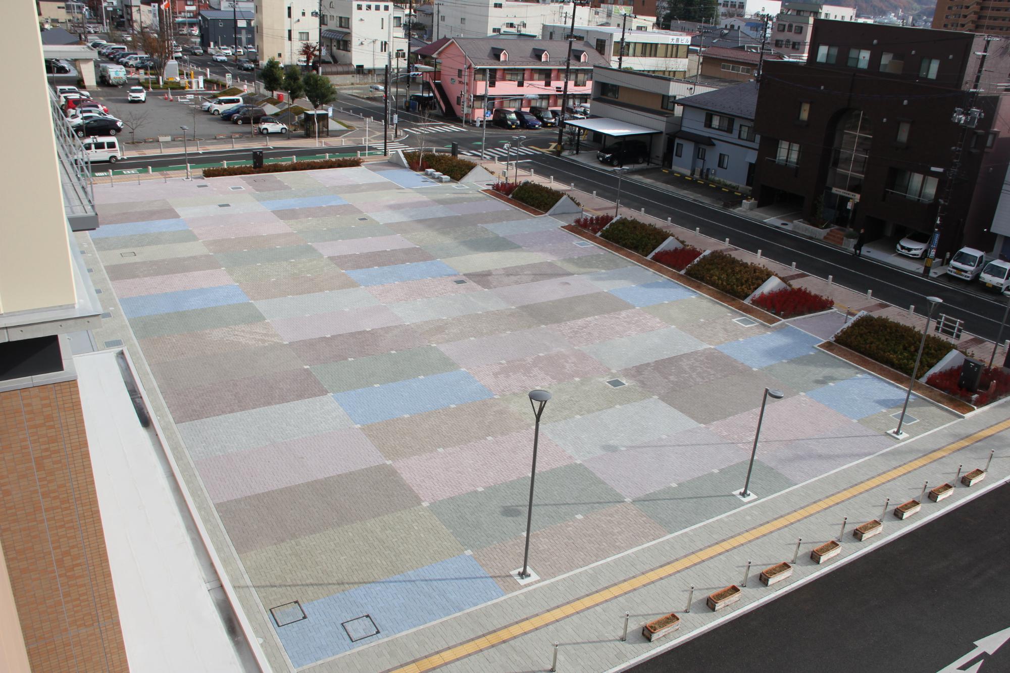 複合棟市民広場