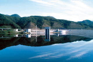 摺上川ダムの写真