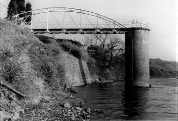 創設当時の阿武隈川の取水塔の写真